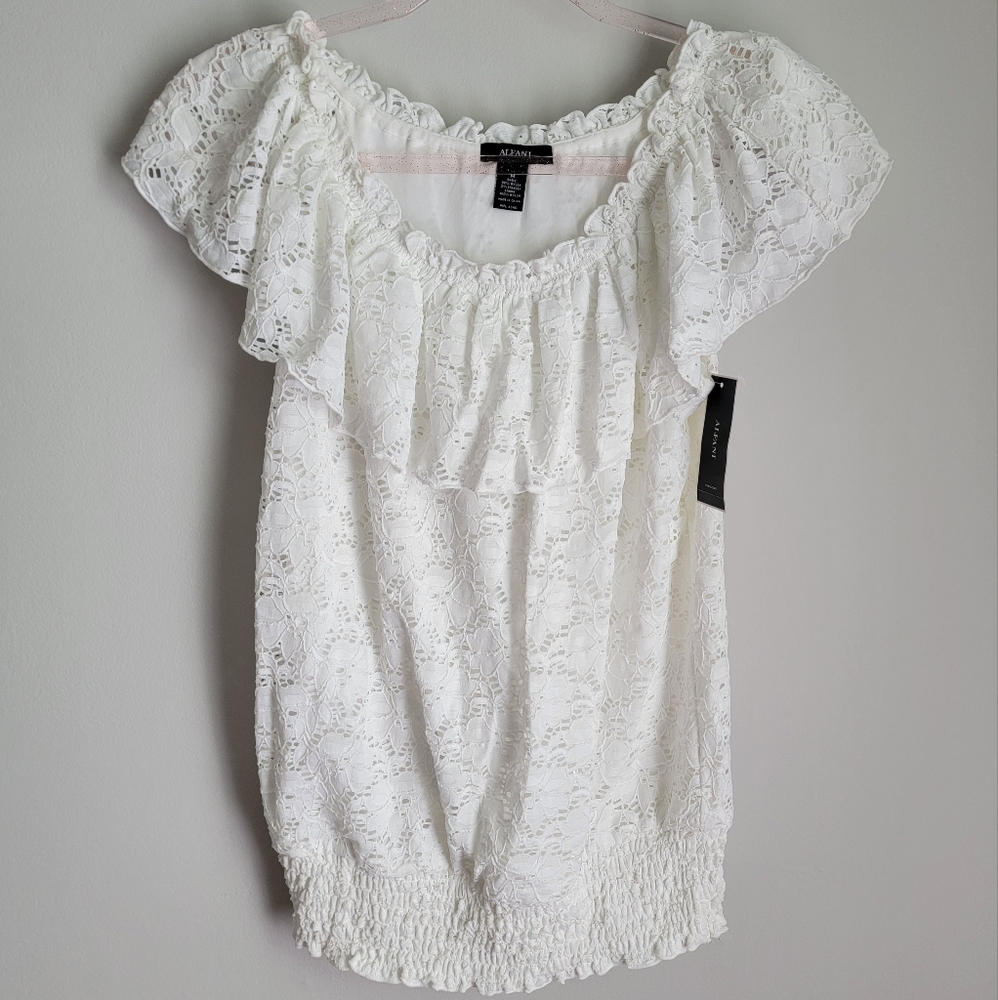 Alfani NWT White Eyelet Lace Sleeveless Blouse With Ruffle Top Size Medium